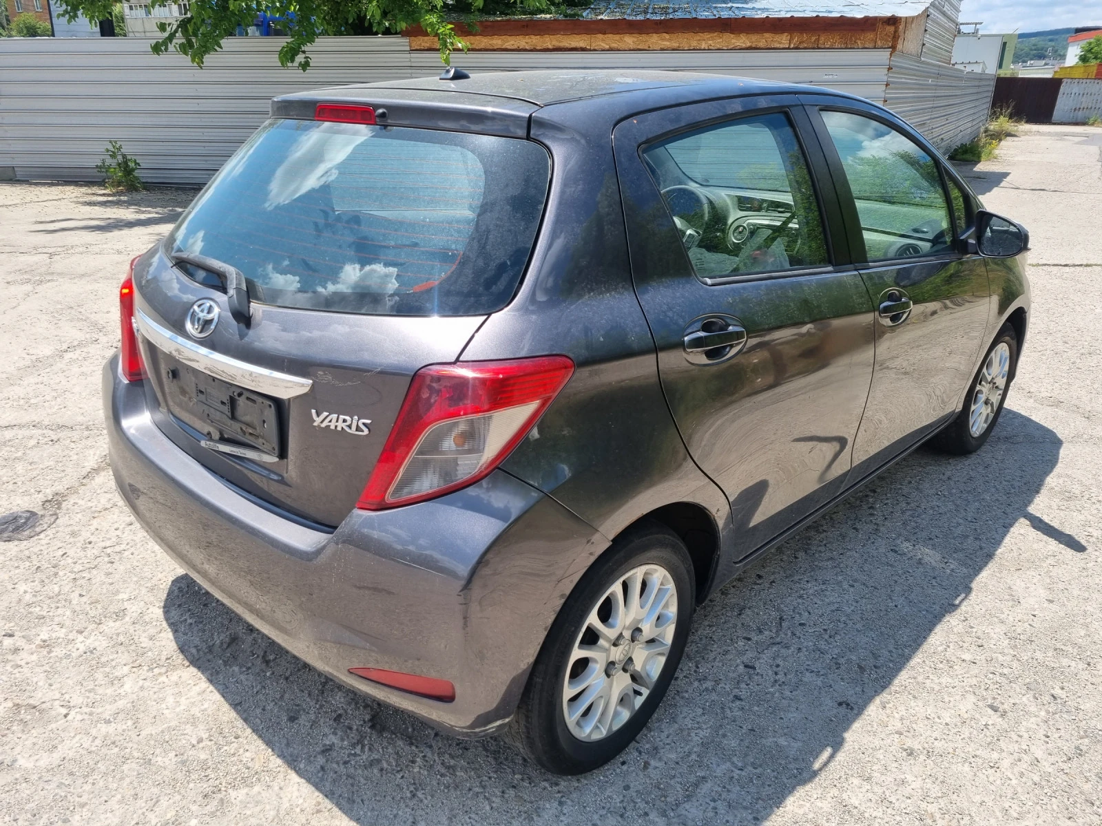 Toyota Yaris 1.0benzin-69ks-2013god - изображение 4