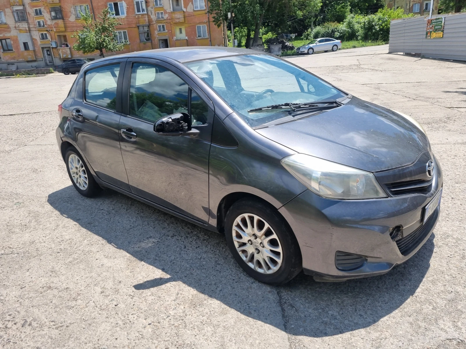 Toyota Yaris 1.0benzin-69ks-2013god - изображение 2