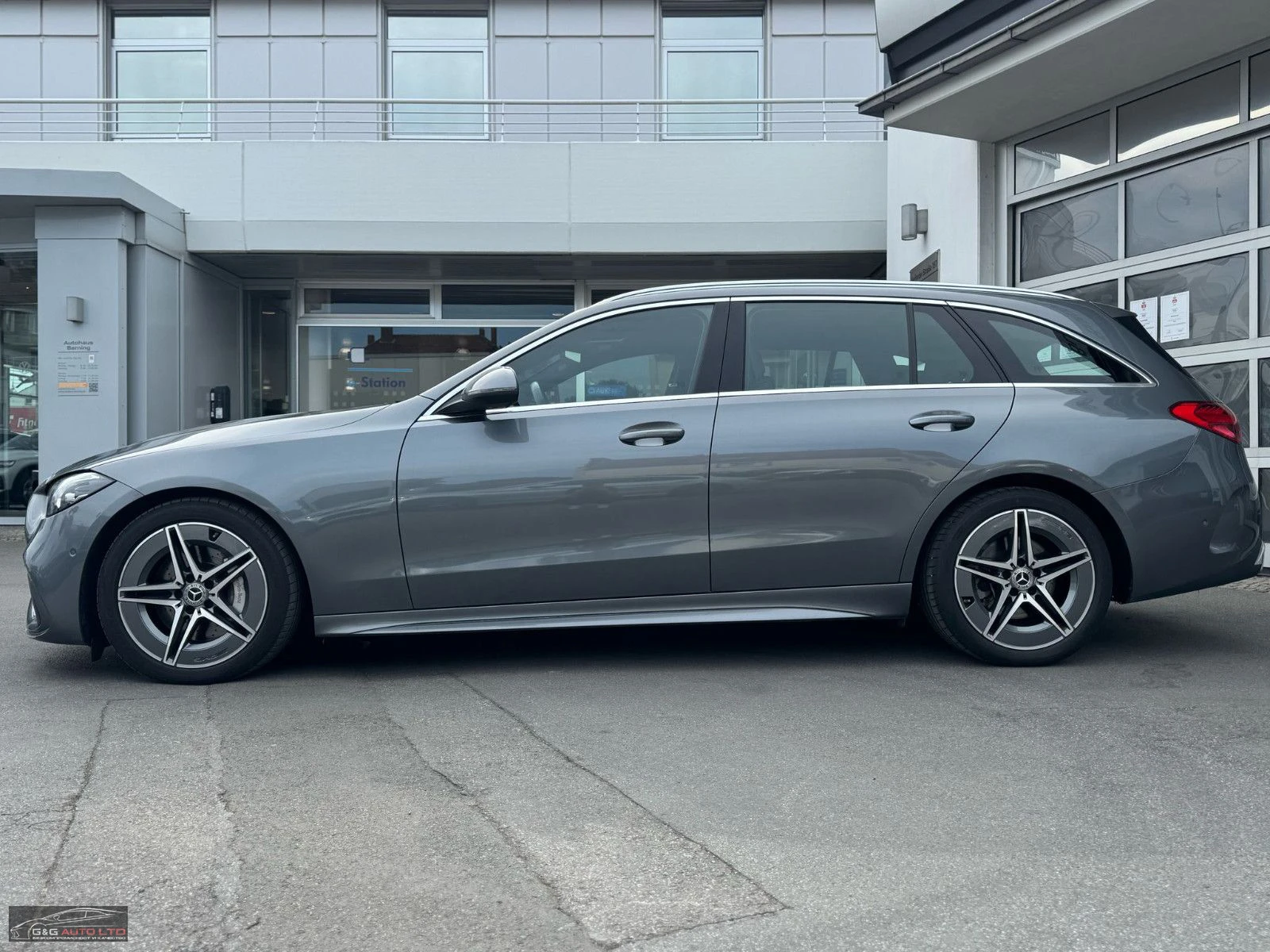 Mercedes-Benz C 220 AMG/197HP/CAM/DISTRONIC/NAVI/AMBI/KLESS/424v - изображение 3