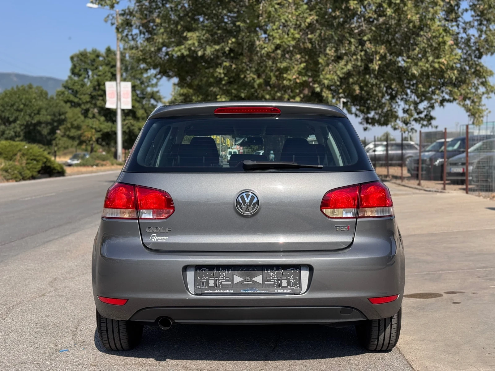 VW Golf 1.6TDI 105кс Обслужен* ДВА БРОЯ*  - изображение 4