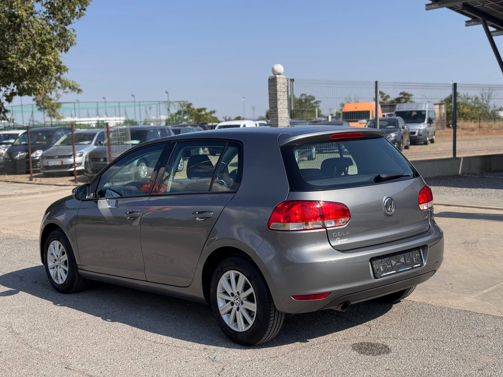 VW Golf 1.6TDI 105кс Обслужен* ДВА БРОЯ*  - изображение 3
