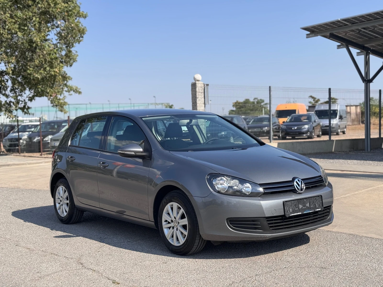 VW Golf 1.6TDI 105кс Обслужен* ДВА БРОЯ*  - изображение 7