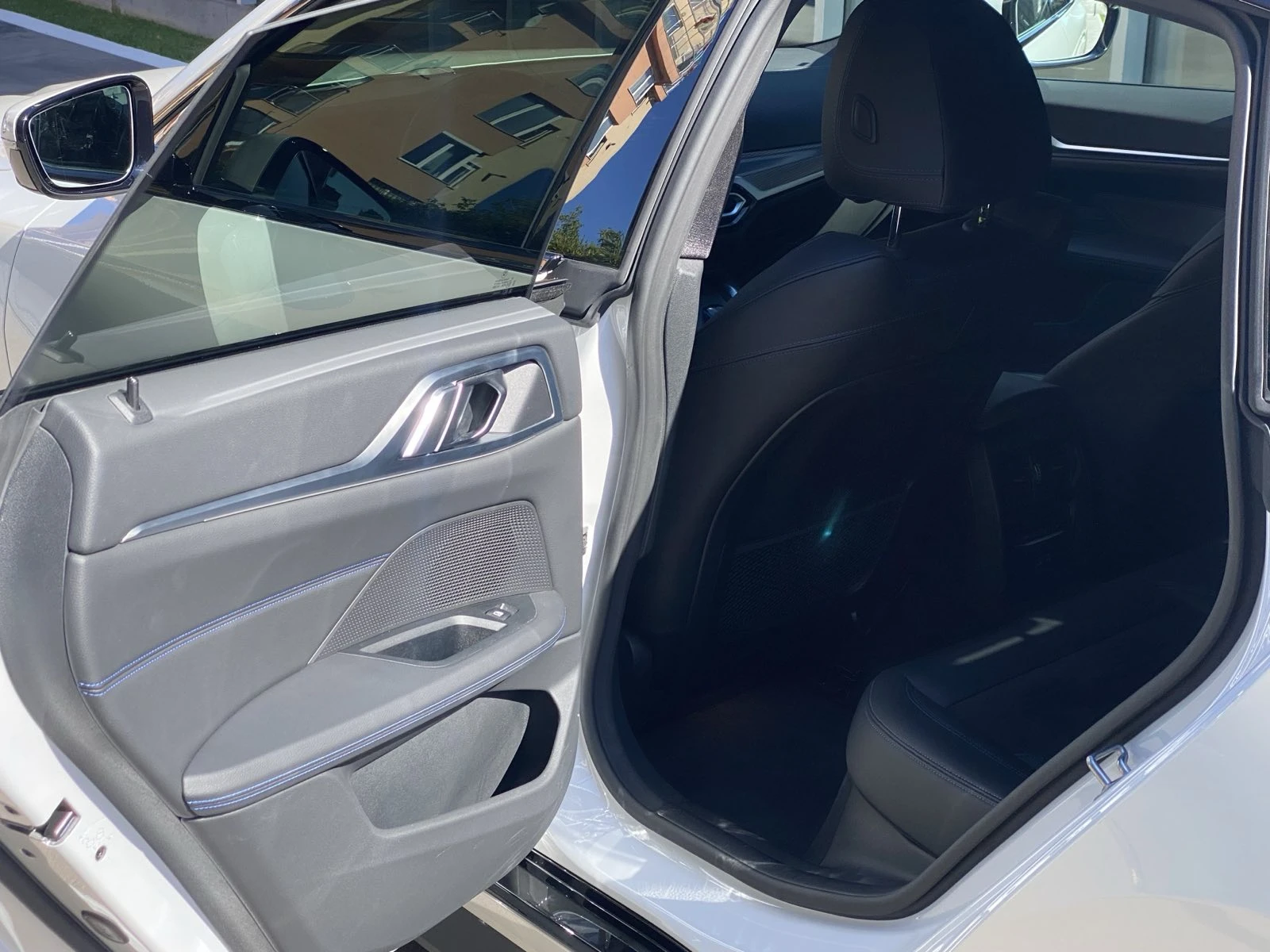 BMW i4  - изображение 6