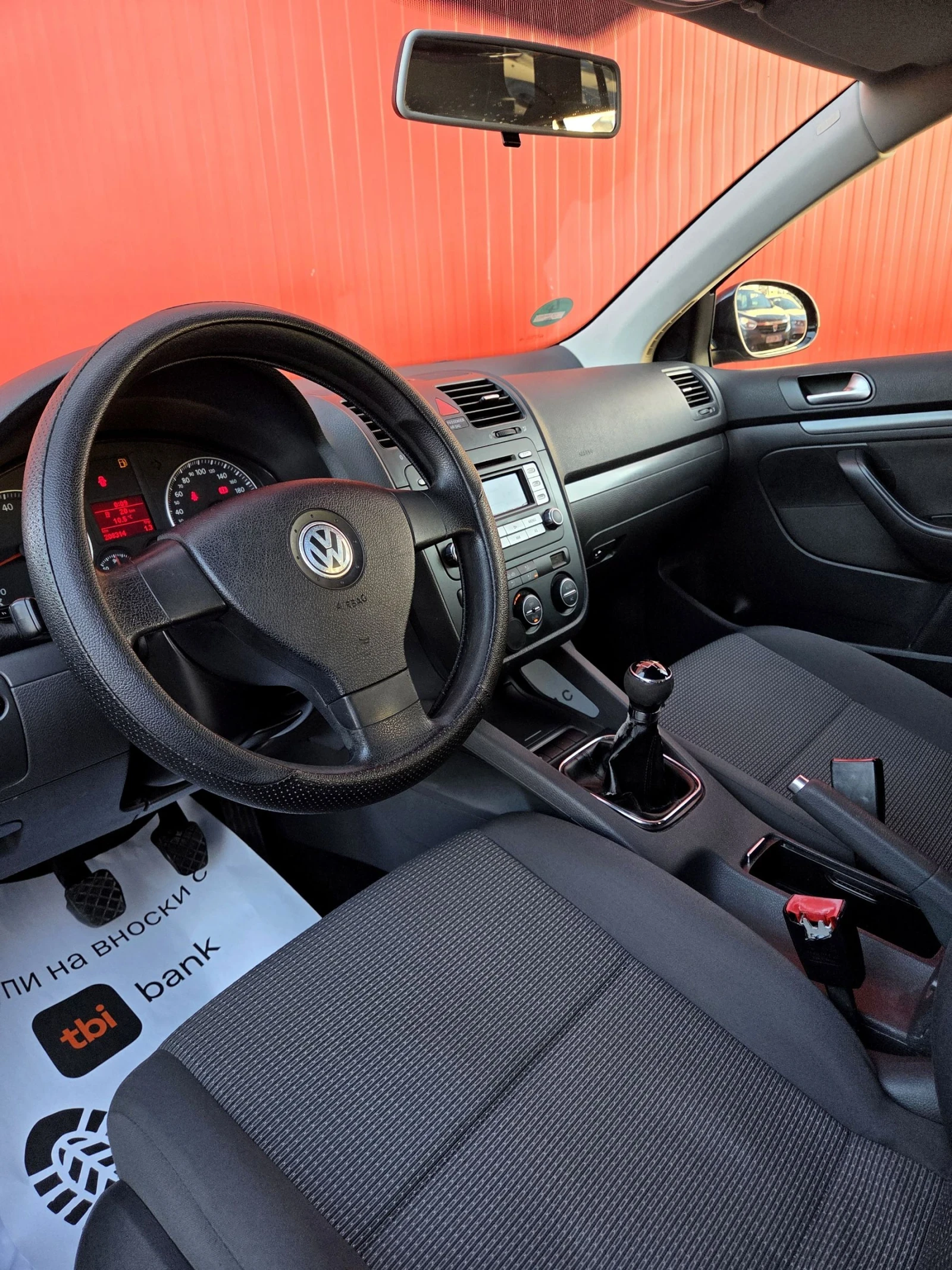 VW Golf 1.6i Нов внос - изображение 8