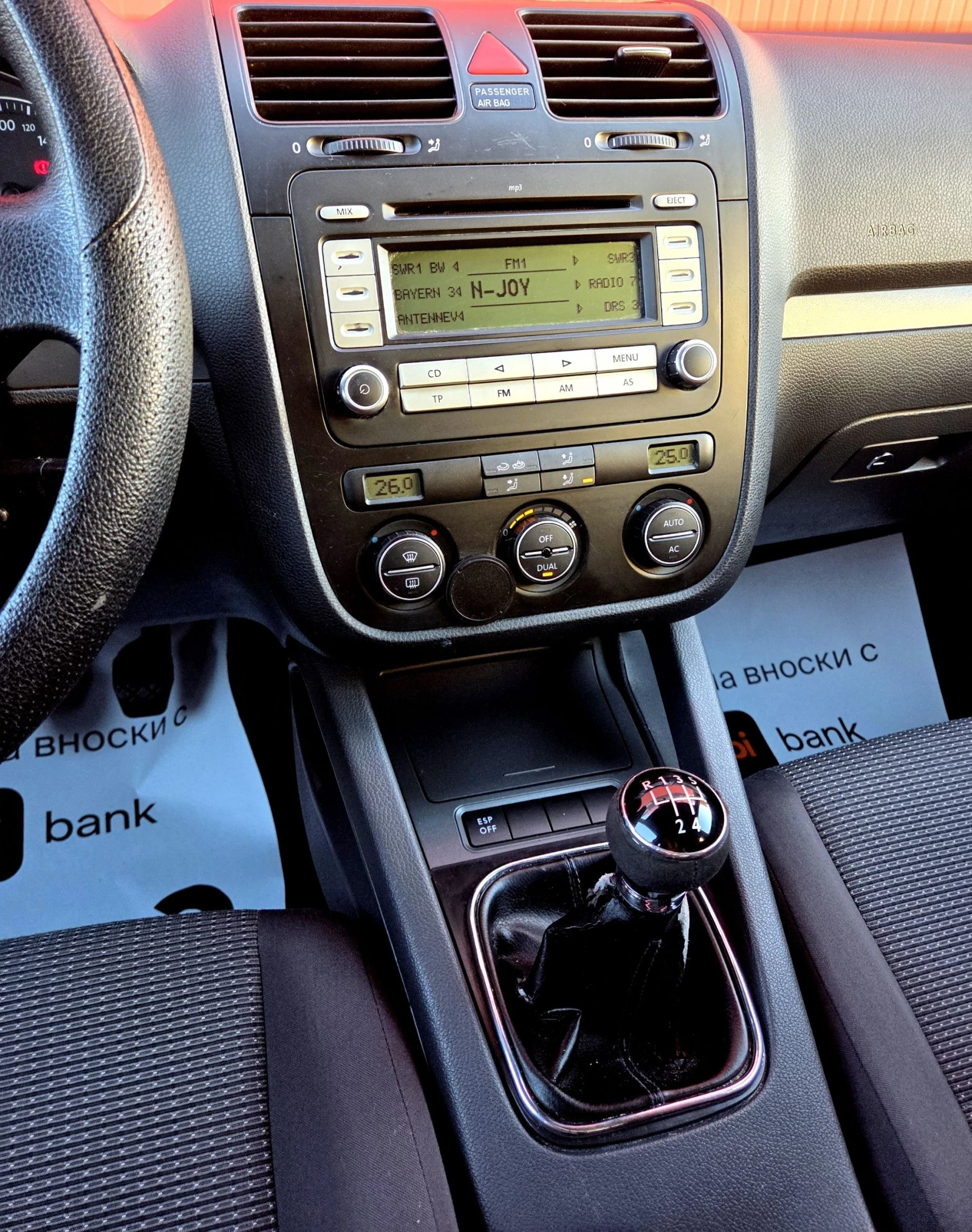 VW Golf 1.6i Нов внос - изображение 10