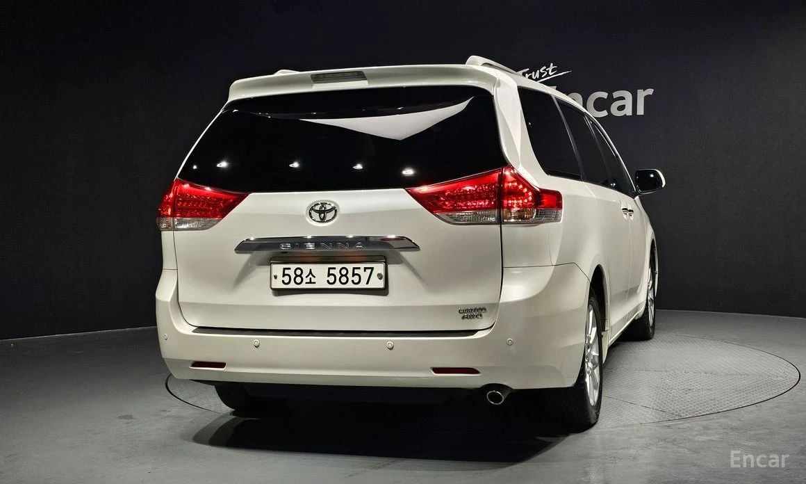 Toyota Sienna, снимка 4 - Автомобили и джипове - 53818770