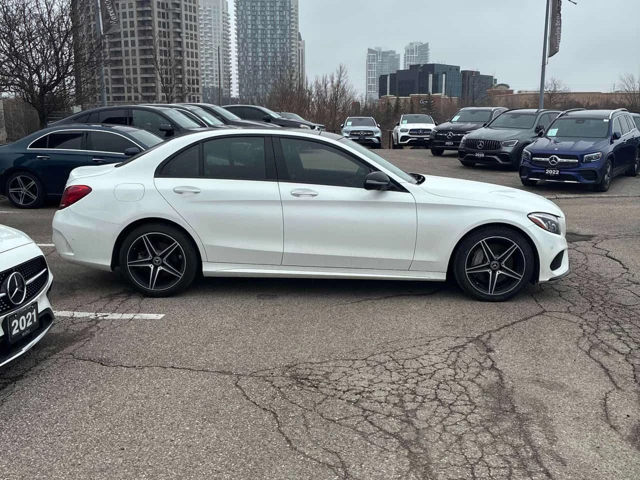 Mercedes-Benz C 300 ПАНОРАМА/360 КАМЕРИ/ПРЕДСТАВИТЕЛСТВО НА MERCEDES, снимка 4 - Автомобили и джипове - 54074885