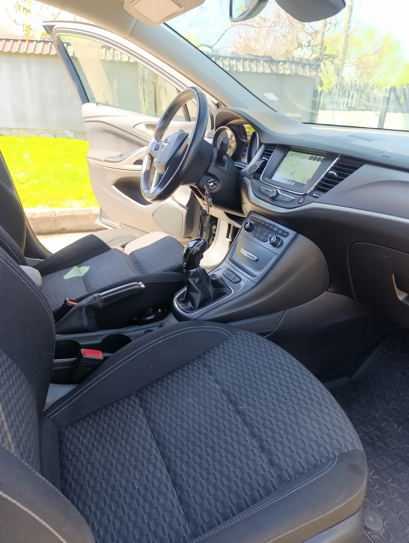 Opel Astra Sport tourer, снимка 14 - Автомобили и джипове - 54306064