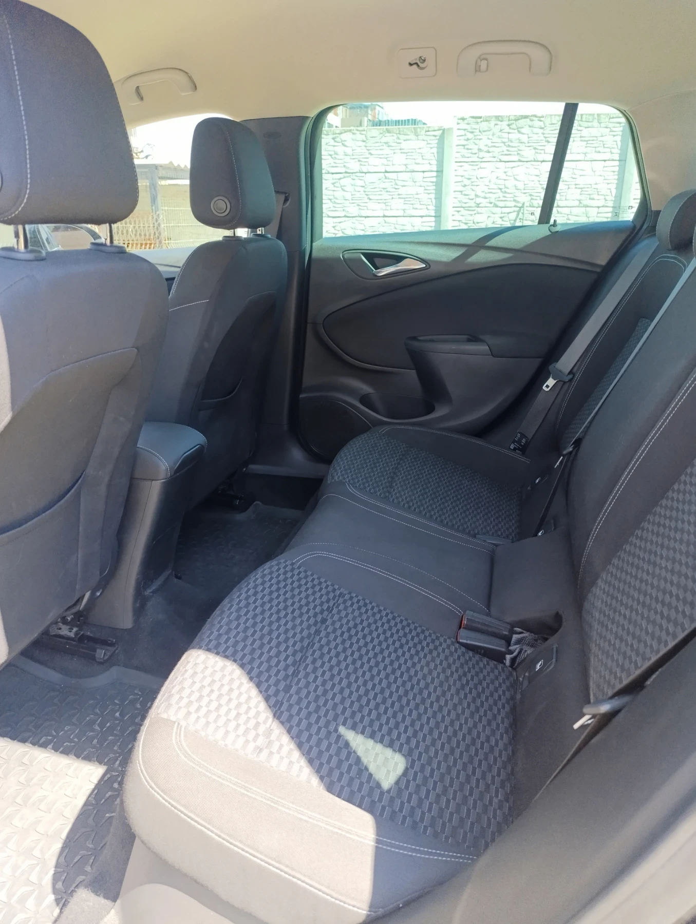 Opel Astra Sport tourer, снимка 12 - Автомобили и джипове - 54306064