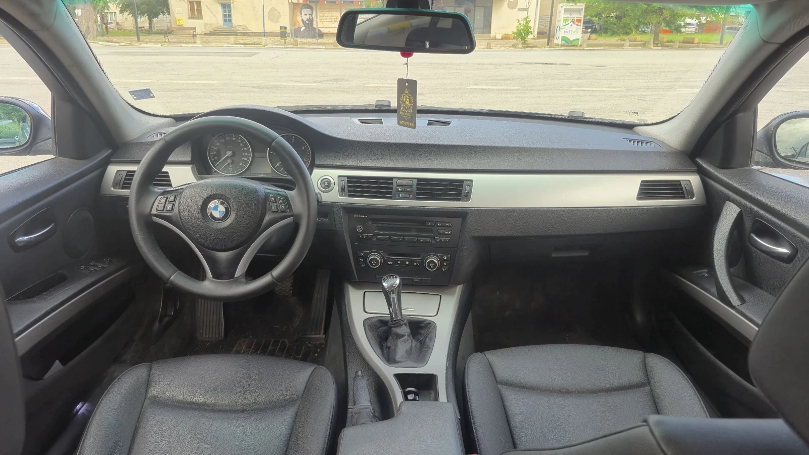 BMW 320 КОЖА * КЛИМАТИК * 6СК 177к.с., снимка 5 - Автомобили и джипове - 54780882