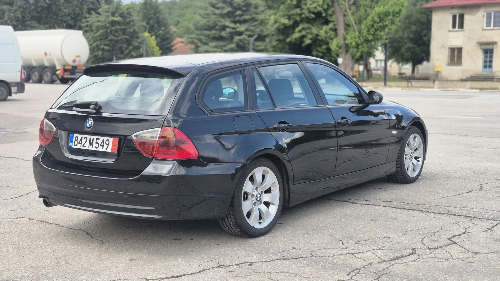 BMW 320 КОЖА * КЛИМАТИК * 6СК 177к.с., снимка 4 - Автомобили и джипове - 54780882