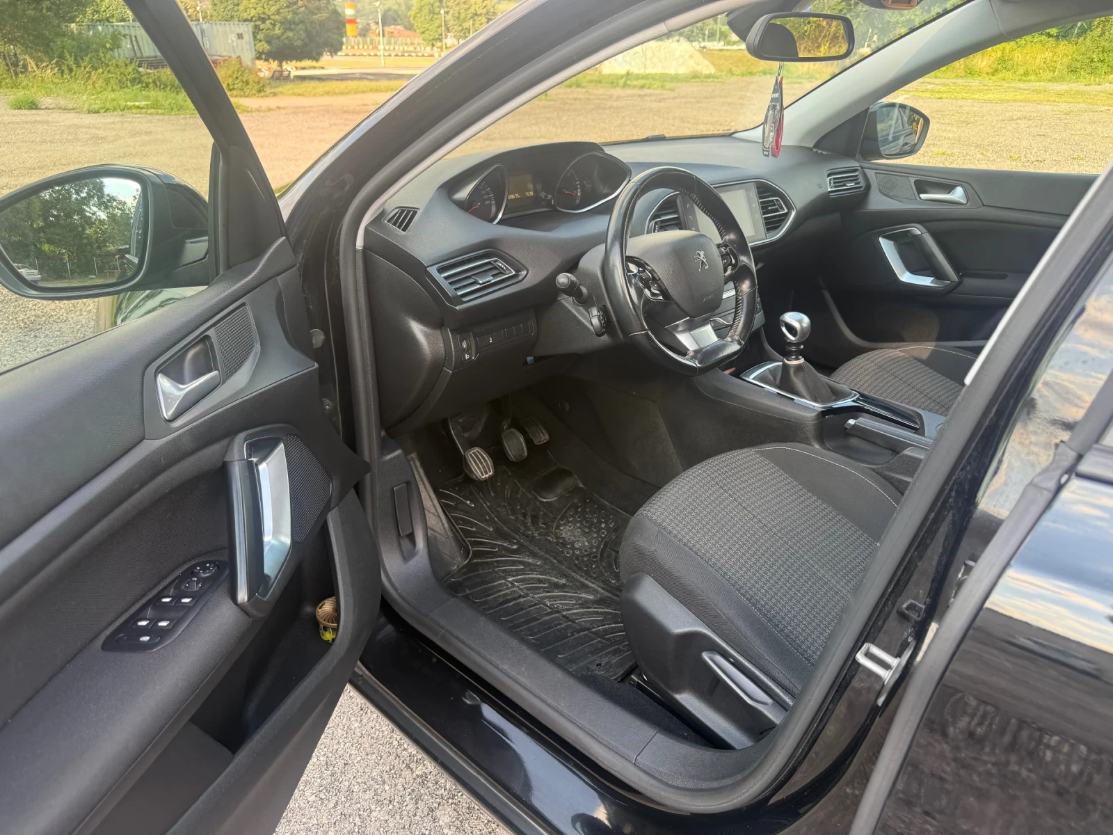Peugeot 308 1.5е-HDI-NEW AKTIVE, снимка 10 - Автомобили и джипове - 55195216