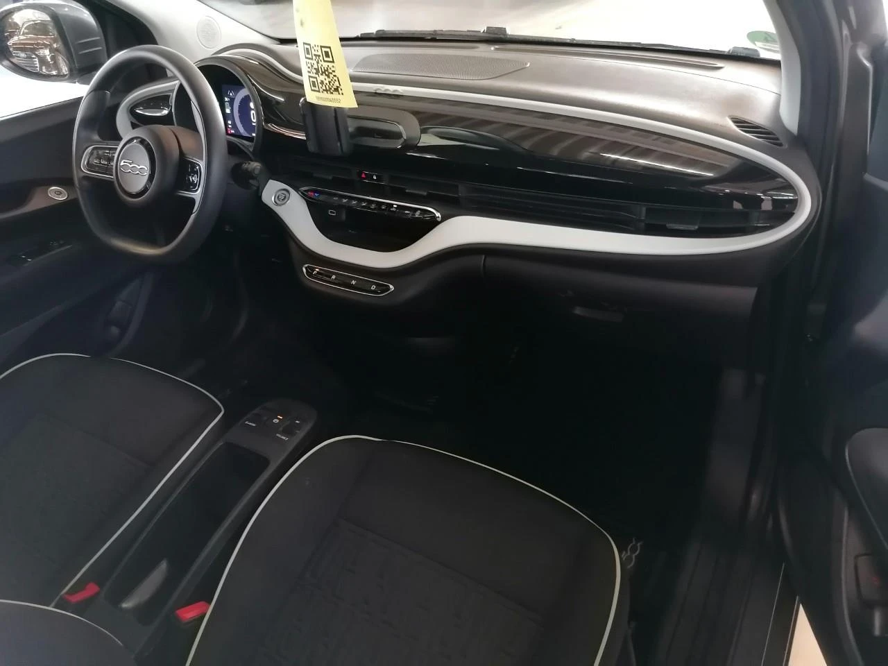 Fiat 500 e Action, снимка 11 - Автомобили и джипове - 55484350