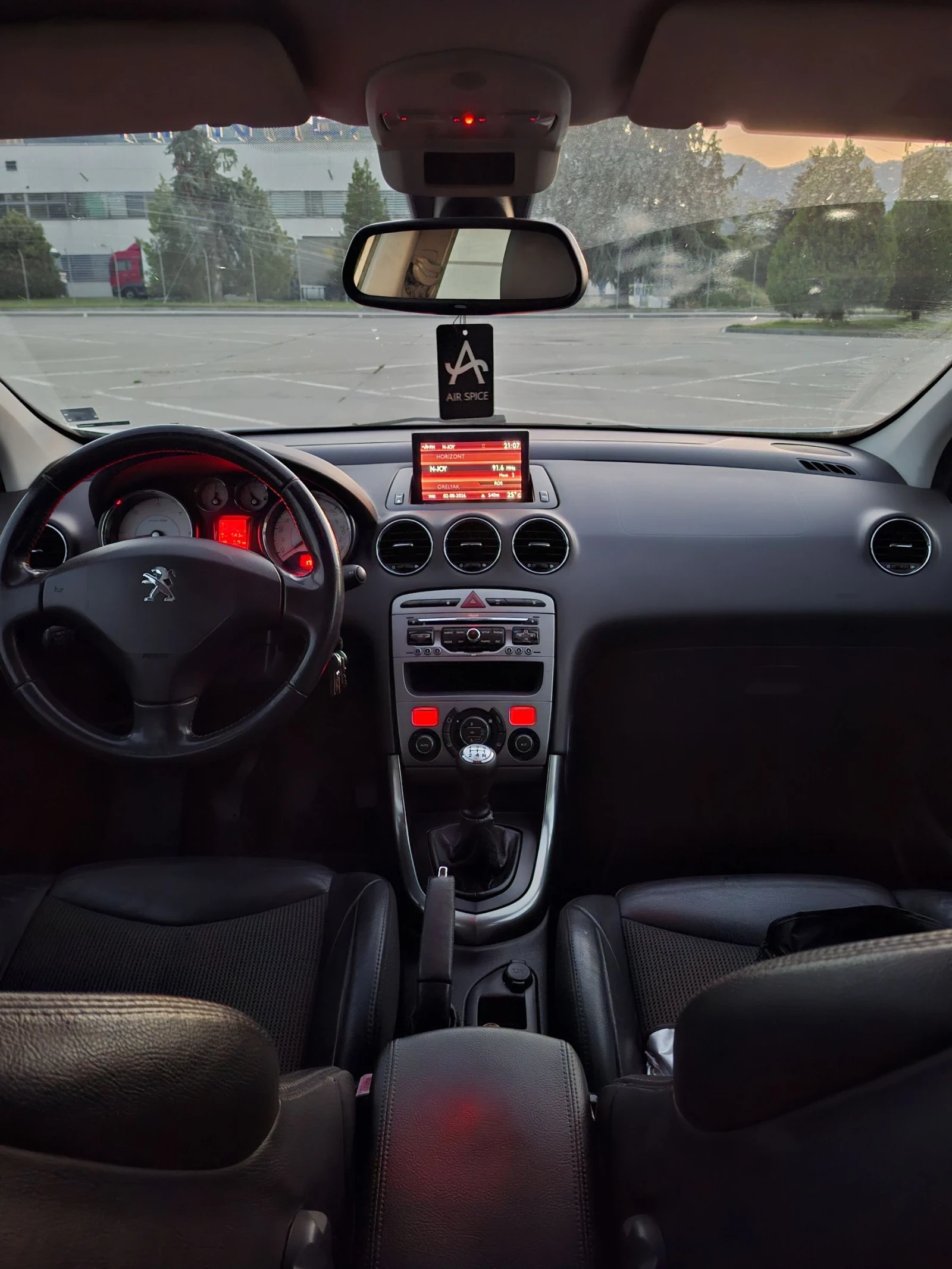 Peugeot 308 1.6 HDI , снимка 7 - Автомобили и джипове - 55513617