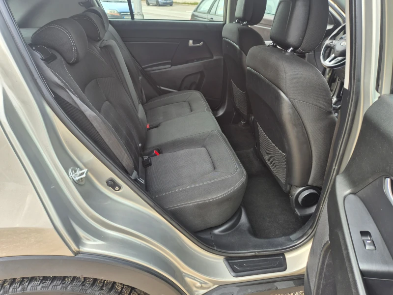 Kia Sportage 2.0 CRDI, 4x4 , снимка 12 - Автомобили и джипове - 49907240