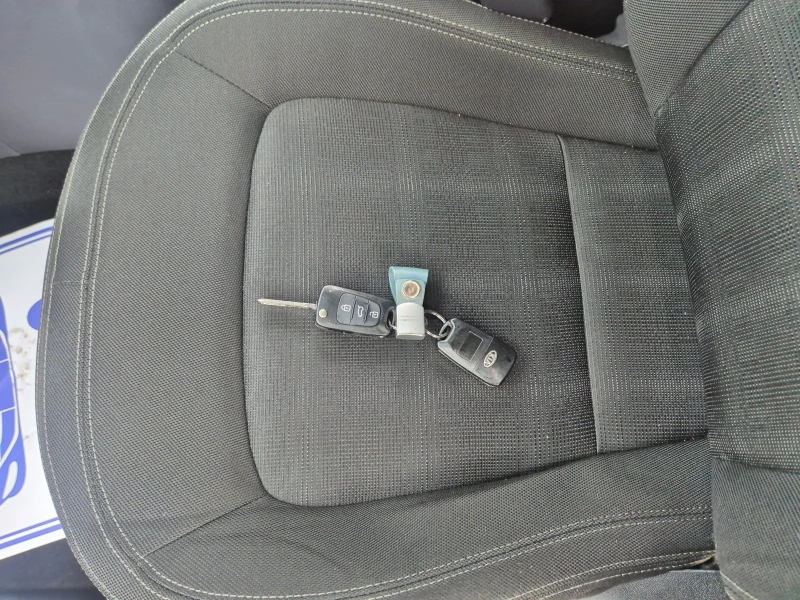 Kia Sportage 2.0 CRDI, 4x4 , снимка 16 - Автомобили и джипове - 49907240