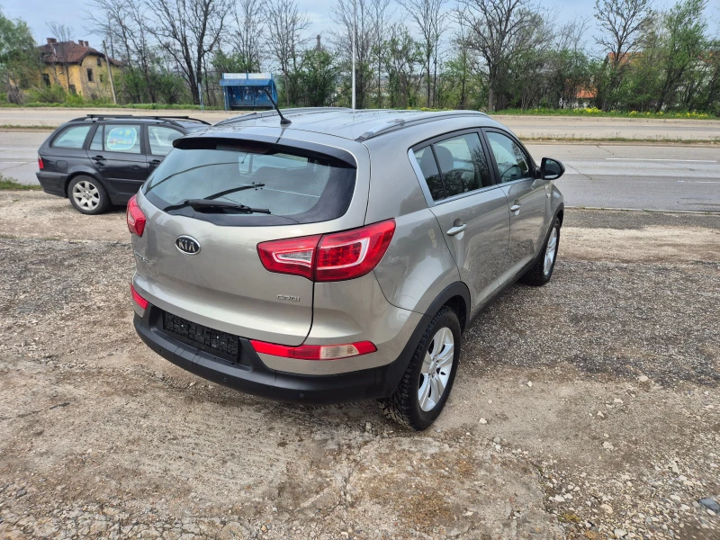 Kia Sportage 2.0 CRDI, 4x4 , снимка 4 - Автомобили и джипове - 49907240