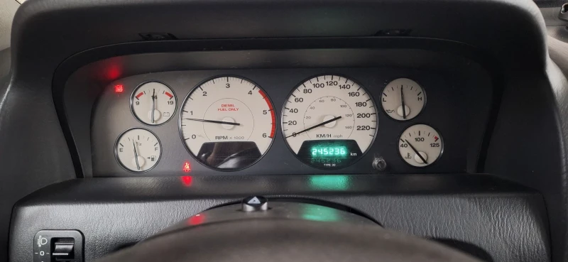 Jeep Grand cherokee 2.7crd OVERLAND, снимка 14 - Автомобили и джипове - 52899012