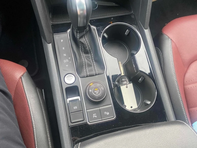 VW Atlas * Execline * CARFAX * ЦЕНА ДО БГ, снимка 10 - Автомобили и джипове - 52922119