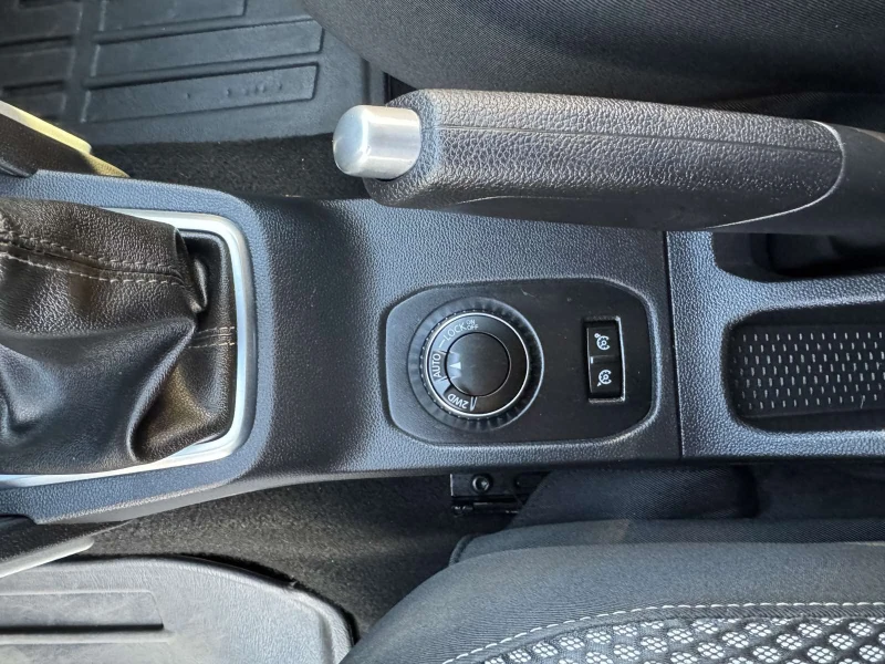 Dacia Duster 1.3 Tce 150k.c.4x4, снимка 14 - Автомобили и джипове - 53165883