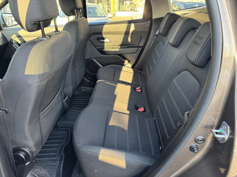 Dacia Duster 1.3 Tce 150k.c.4x4, снимка 11 - Автомобили и джипове - 53165883