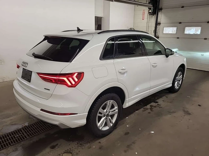 Audi Q3 * KOMFORT * CARFAX * PANO* ПОДГРЕВИ, снимка 3 - Автомобили и джипове - 53559842