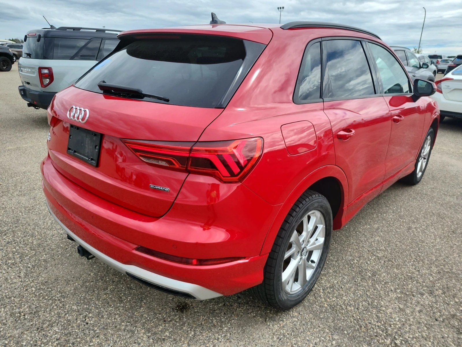 Audi Q3 * KOMFORT* * АВТОКРЕДИТ* * ЦЕНА ДО БЪЛГАРИЯ*  - изображение 3
