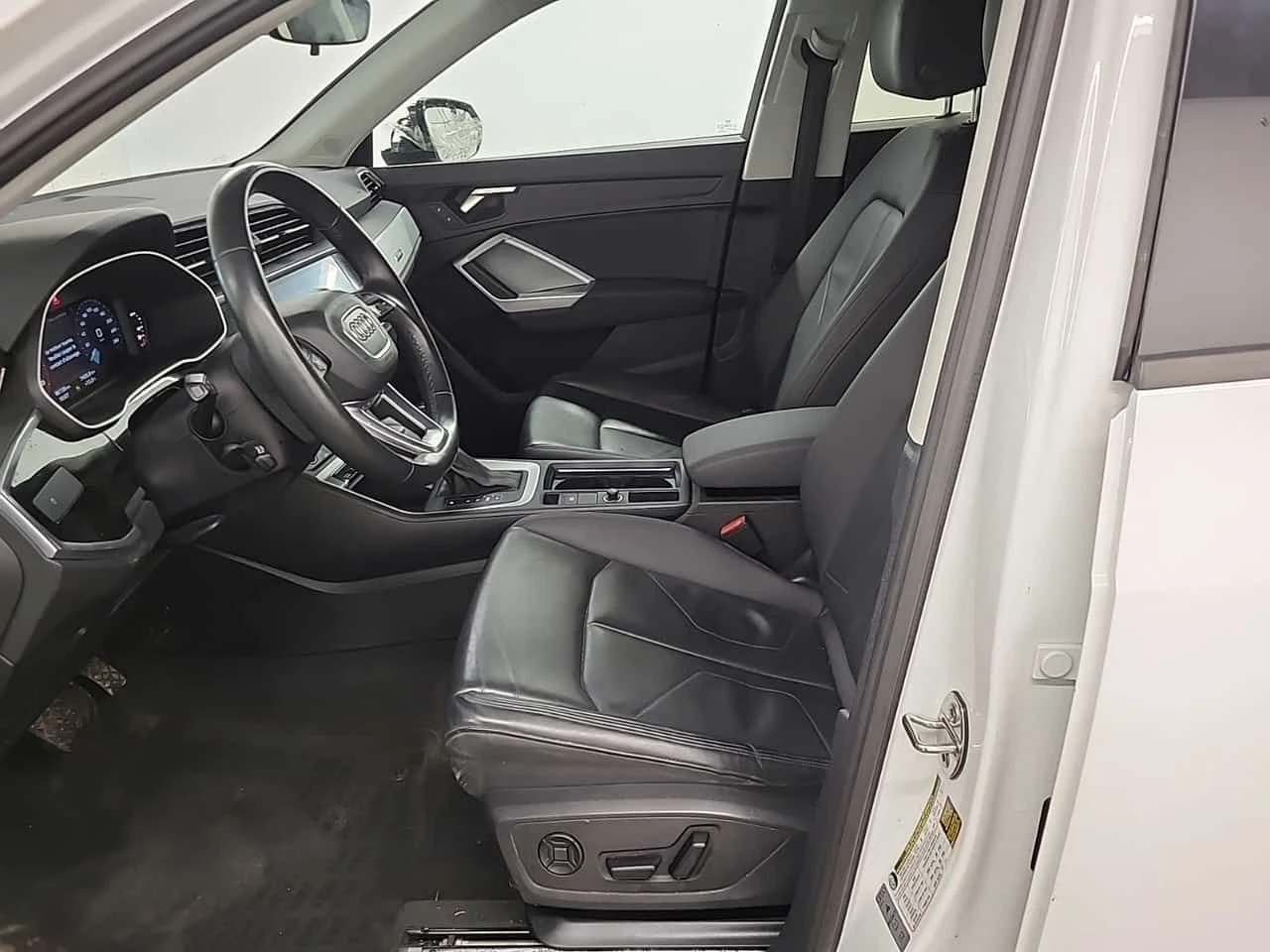 Audi Q3 * KOMFORT * CARFAX * PANO* ПОДГРЕВИ - изображение 5