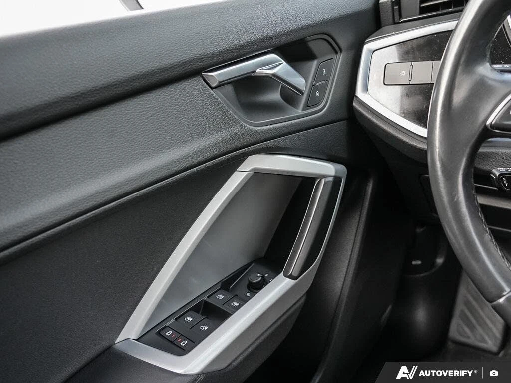 Audi Q3 * Premium* * HeadUp* AвтоКредит* (ЦЕНА ДО БГ), снимка 16 - Автомобили и джипове - 54517742