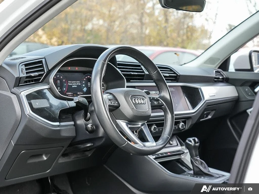 Audi Q3 * Premium* * HeadUp* AвтоКредит* (ЦЕНА ДО БГ), снимка 13 - Автомобили и джипове - 54517742
