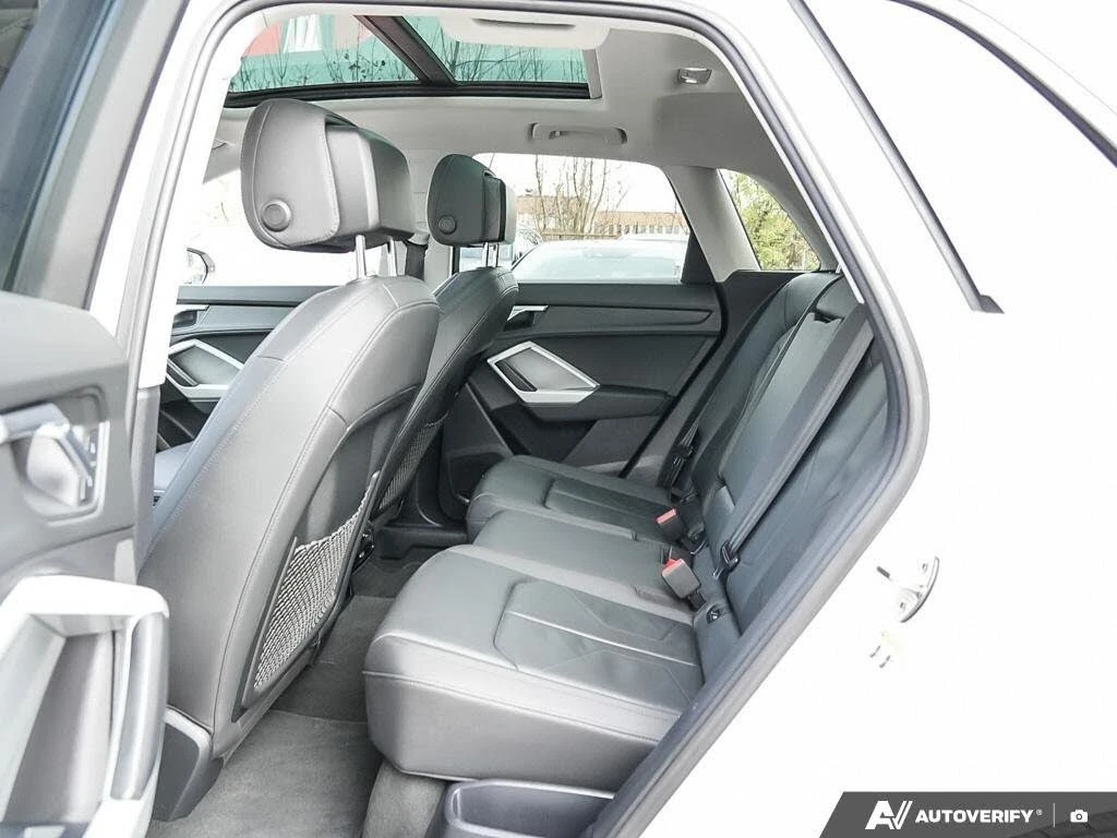 Audi Q3 * Premium* * HeadUp* AвтоКредит* (ЦЕНА ДО БГ), снимка 17 - Автомобили и джипове - 54517742