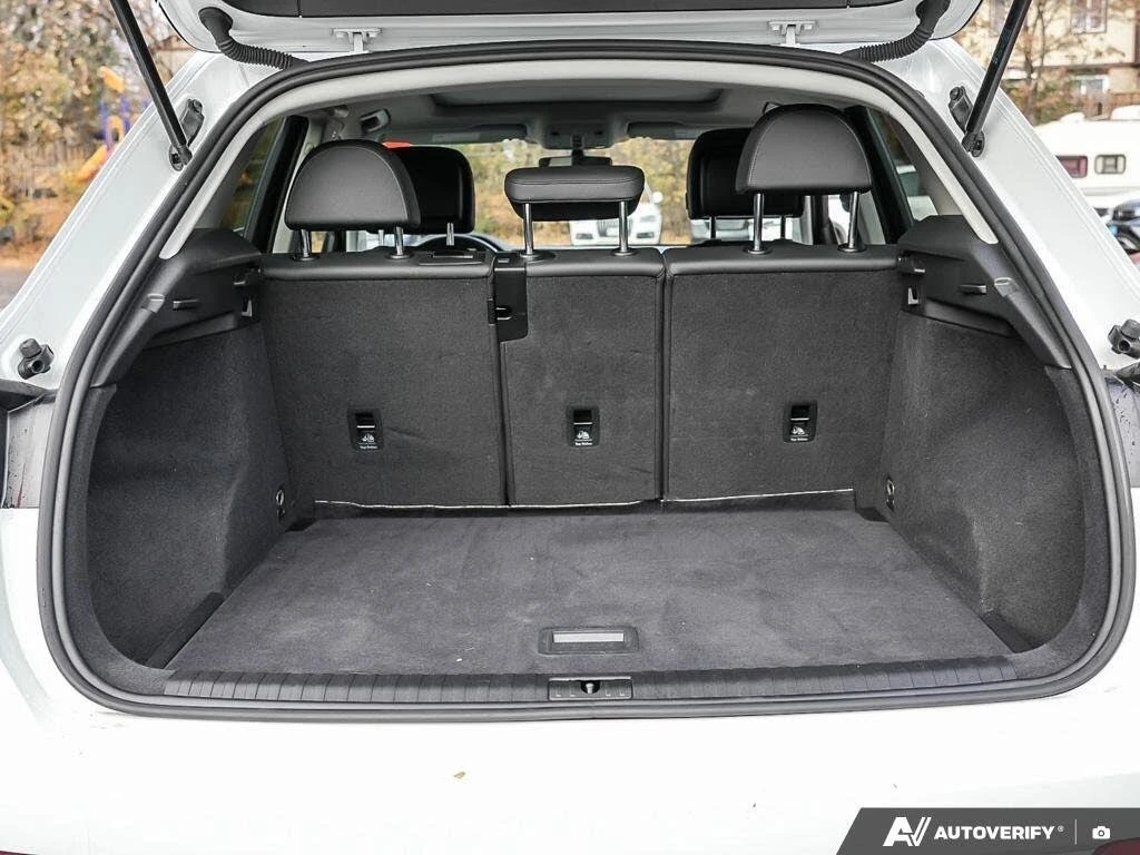 Audi Q3 * Premium* * HeadUp* AвтоКредит* (ЦЕНА ДО БГ), снимка 11 - Автомобили и джипове - 54517742