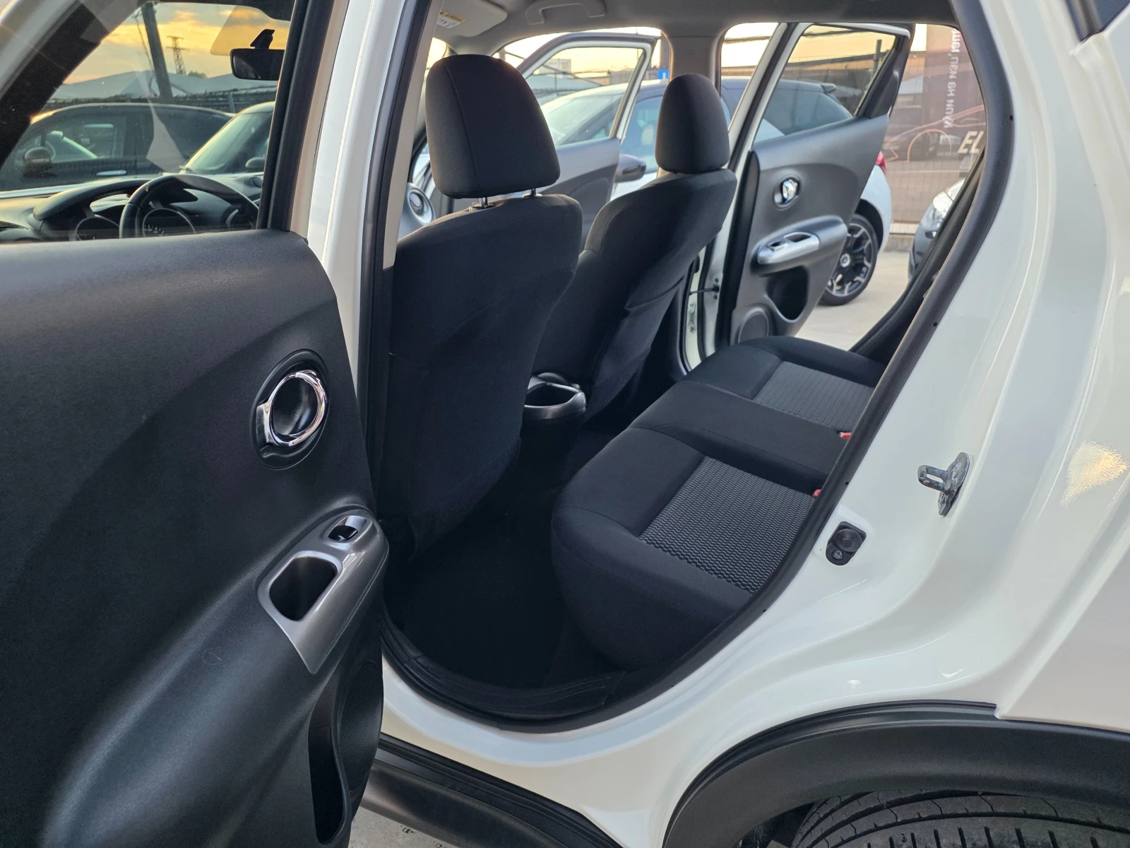 Nissan Juke 1.5DCI-110к.с EURO 5b-НАВИГАЦИЯ-ШВЕЙЦАРИЯ, снимка 14 - Автомобили и джипове - 55066446