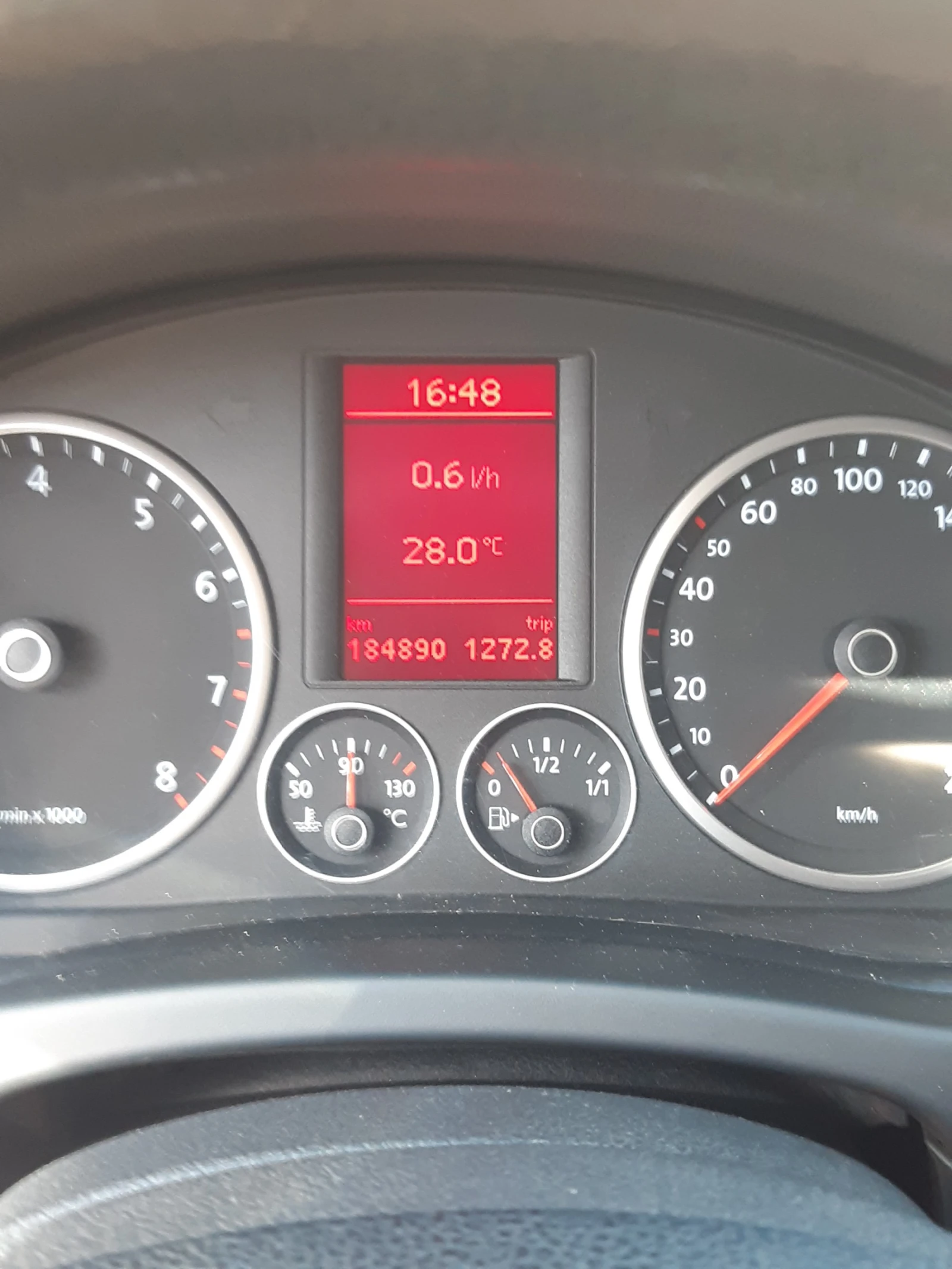 VW Tiguan, снимка 8 - Автомобили и джипове - 55343147