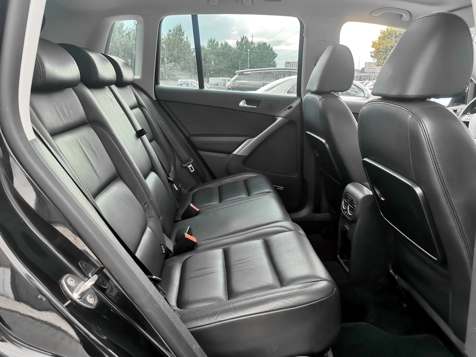 VW Tiguan 2.0 TDI 4motion, снимка 16 - Автомобили и джипове - 55609425
