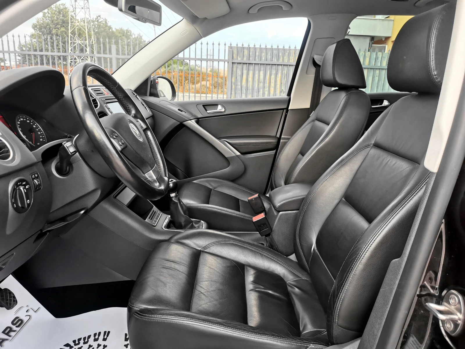VW Tiguan 2.0 TDI 4motion, снимка 10 - Автомобили и джипове - 55609425