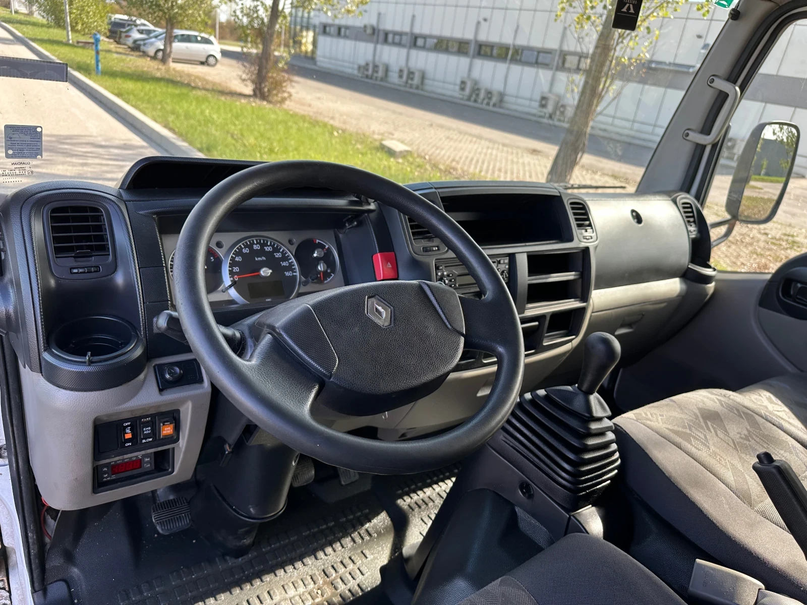 Renault Maxity ДО 3500КГ.ТЕРМО* ПАДАЩ БОРД - изображение 10