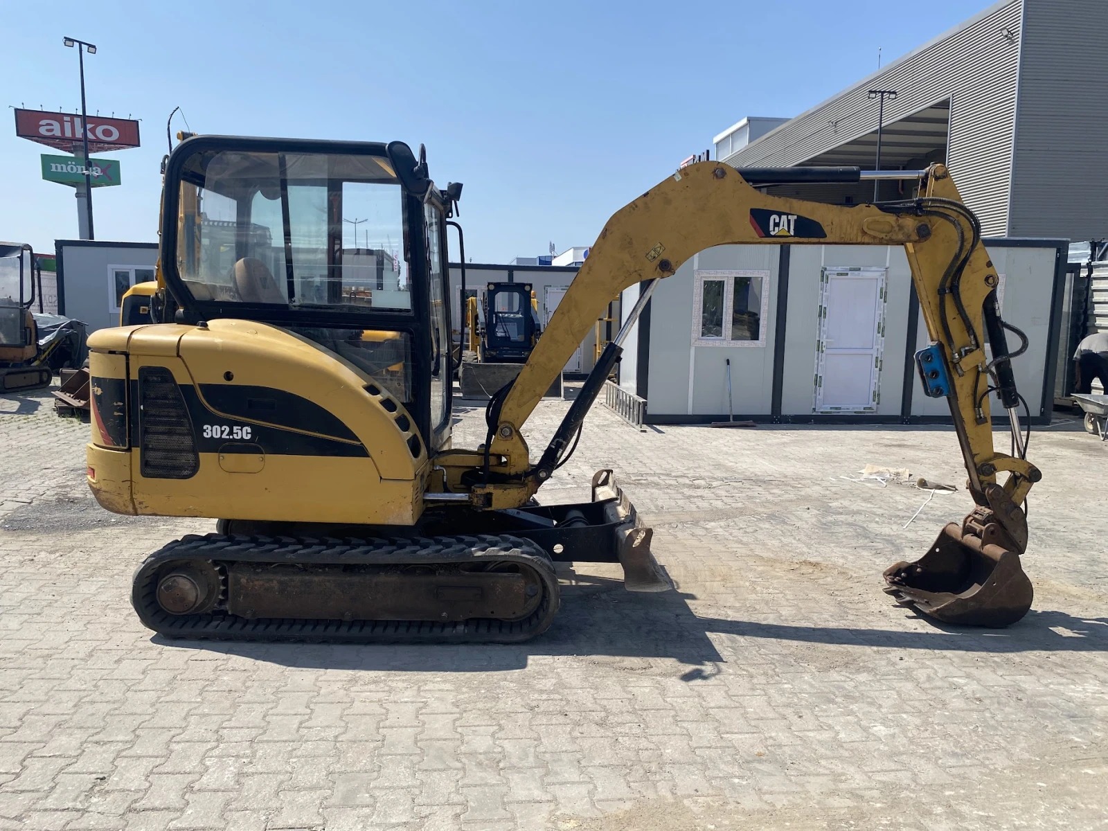 Багер Cat 302.5C Нови пинове и втулки, Нови вериги - изображение 4