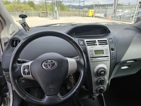 Toyota Yaris 1.33i automat, снимка 8
