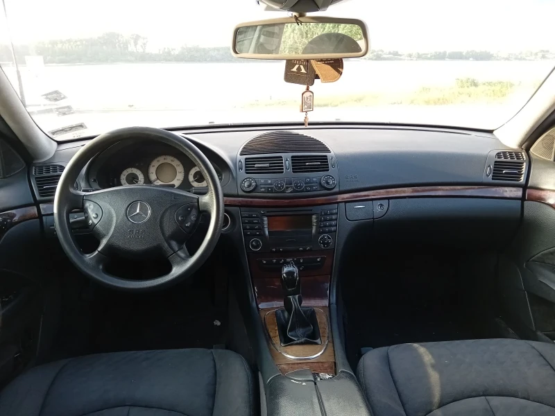 Mercedes-Benz E 220 2.2, снимка 10 - Автомобили и джипове - 47842141