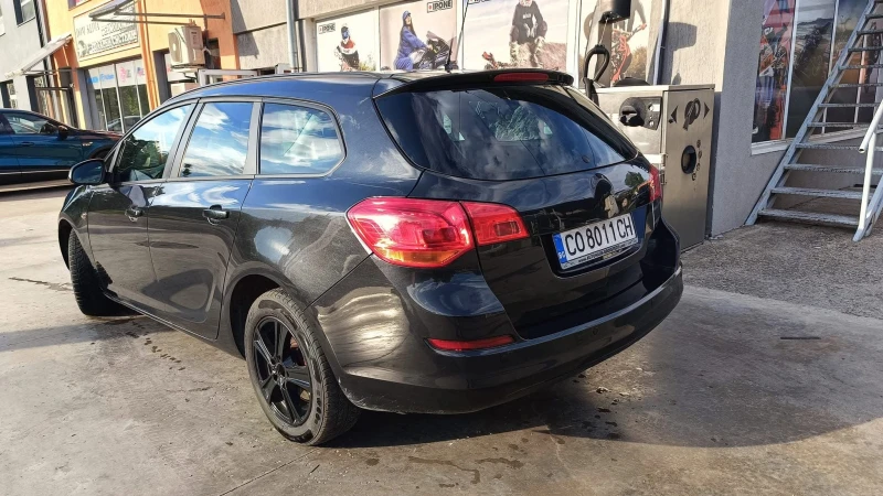 Opel Astra 1.7cdti Перфектна, снимка 5 - Автомобили и джипове - 49536097