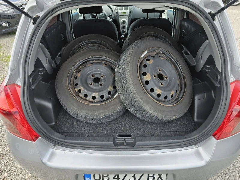 Toyota Yaris 1.33i automat, снимка 11 - Автомобили и джипове - 50596057