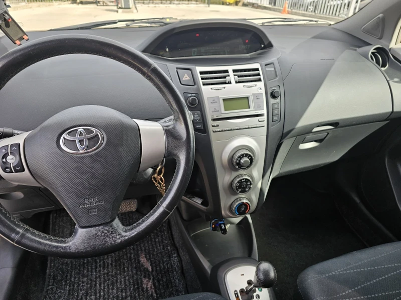 Toyota Yaris 1.33i automat, снимка 9 - Автомобили и джипове - 50596057