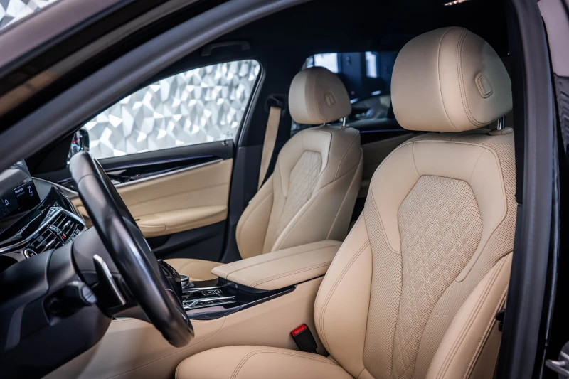 BMW 530 E xDrive Msport* Camera, снимка 12 - Автомобили и джипове - 52157325