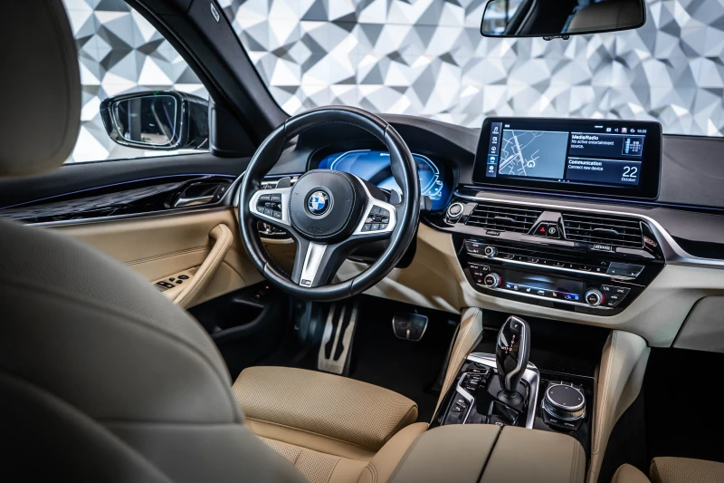 BMW 530 E xDrive Msport* Camera, снимка 10 - Автомобили и джипове - 52157325