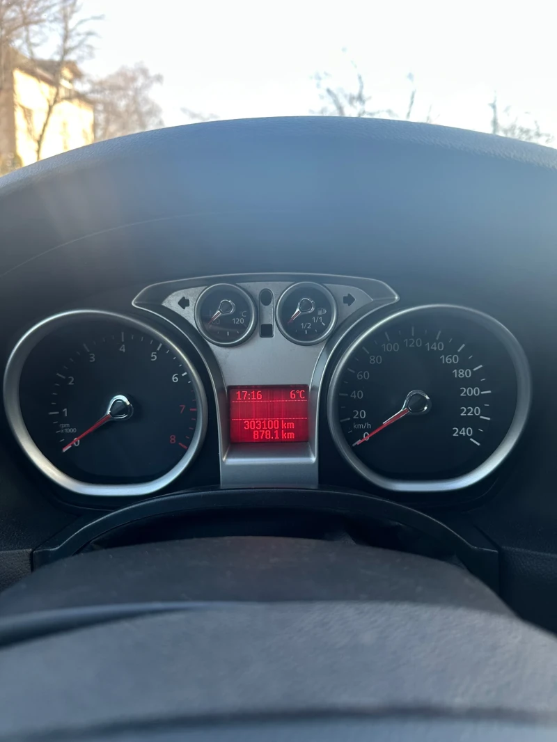 Ford Focus 2.0, снимка 6 - Автомобили и джипове - 53025317