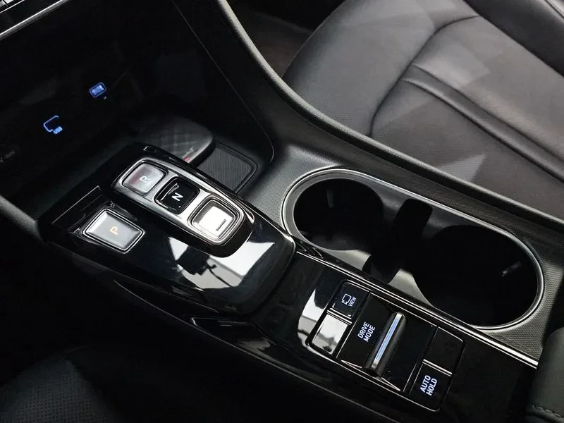 Hyundai Sonata 2.0 Lpg Style, снимка 9 - Автомобили и джипове - 55784747