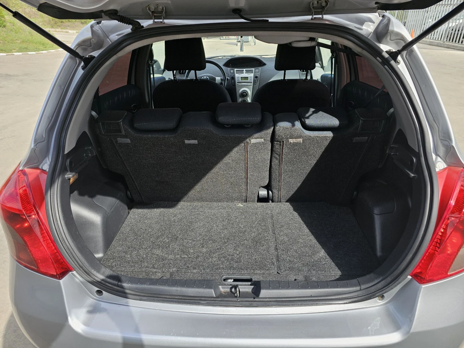 Toyota Yaris 1.33i automat - изображение 10