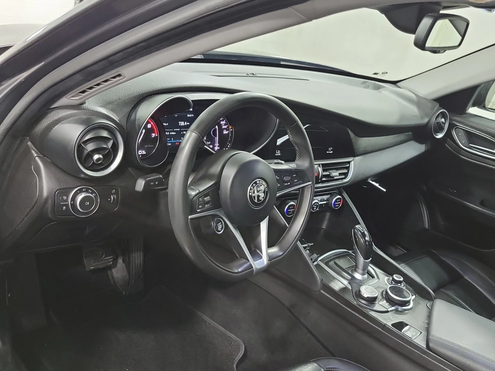 Alfa Romeo Giulia * AWD * CARFAX * АВТОКРЕДИТ - изображение 8