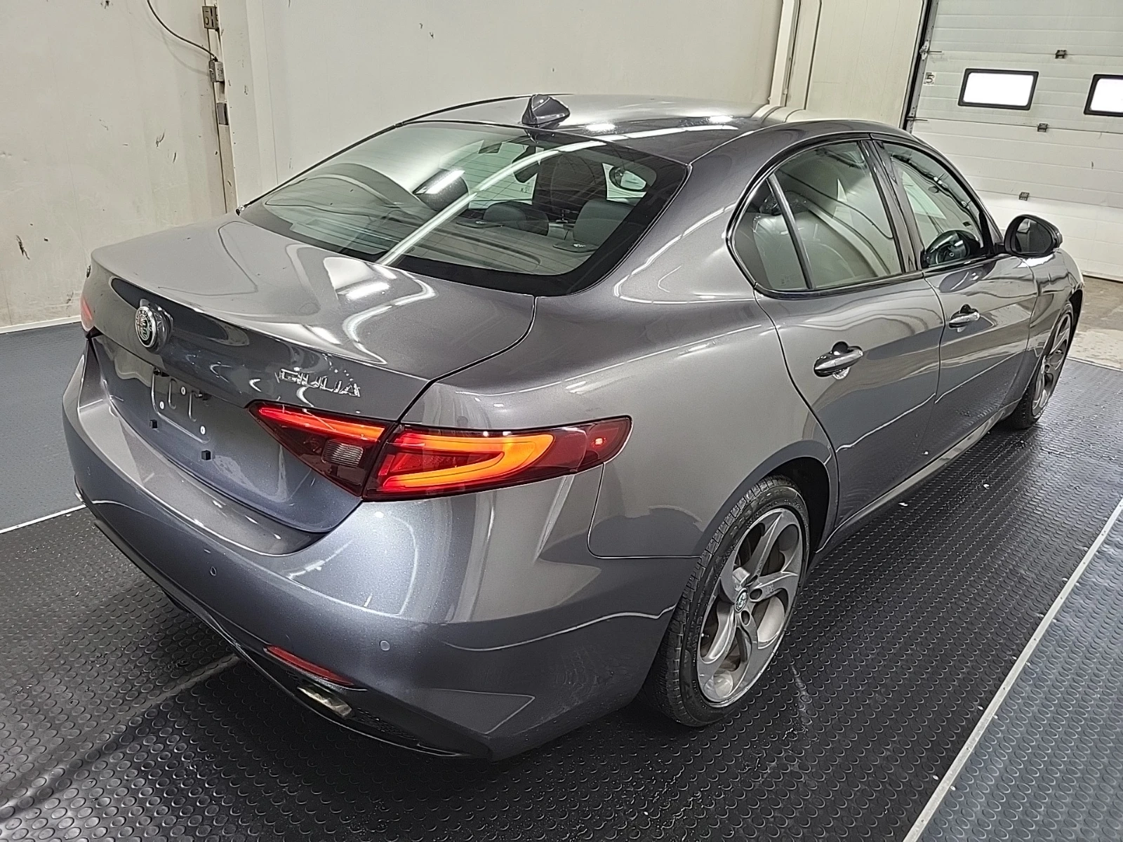 Alfa Romeo Giulia * AWD * CARFAX * АВТОКРЕДИТ - изображение 3
